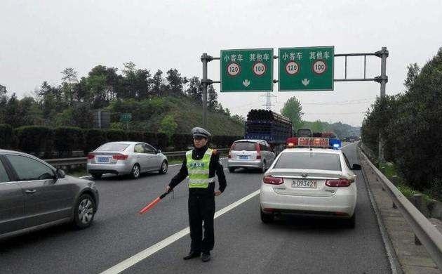 高速110的路面突然提醒限速60,高速上跑120突然看到限速60怎么办