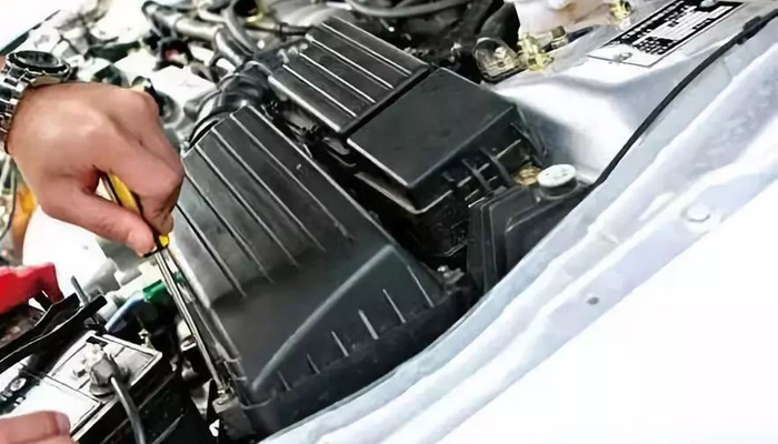 打开发动机舱看什么,打开发动机舱为啥能看见地面