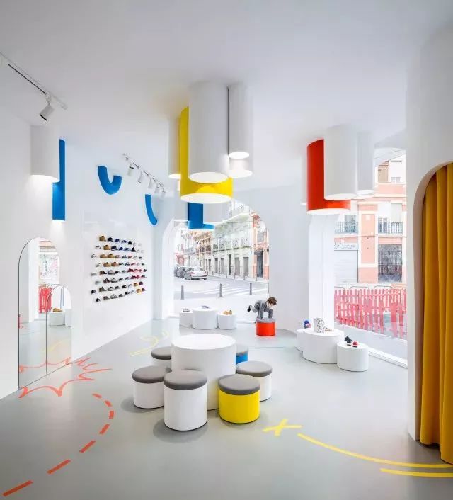 85、90后的妈妈最爱带孩子逛的童装店竟然是这样？