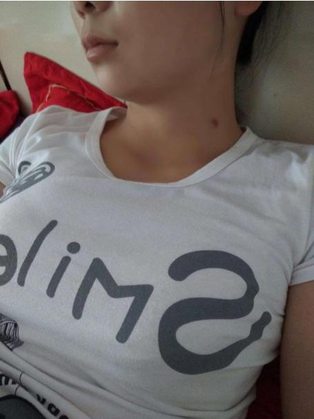 13岁女生脖子被种“草莓”,妈妈再三追问,孩子的回答让妈妈落泪