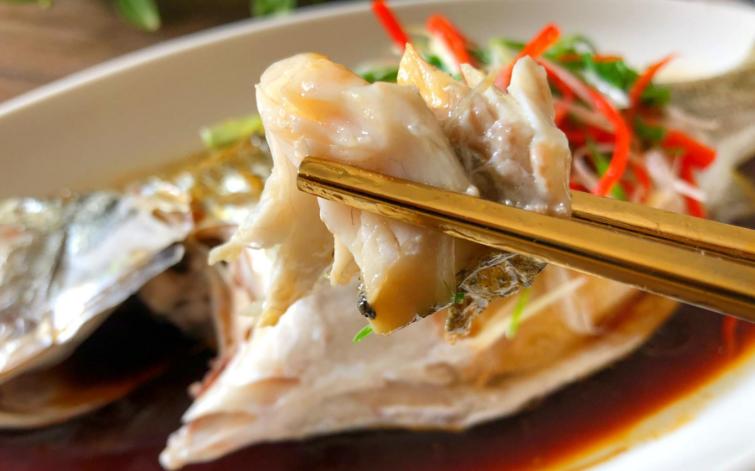 清蒸鱼怎么样腌制鱼肉鲜嫩不腥,清蒸鱼放生抽好吃放豆豉酱油好吃