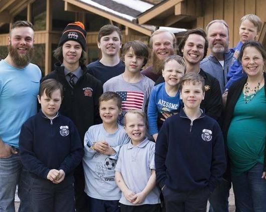 一夫一妻生三个孩子,一夫妻生十胞胎