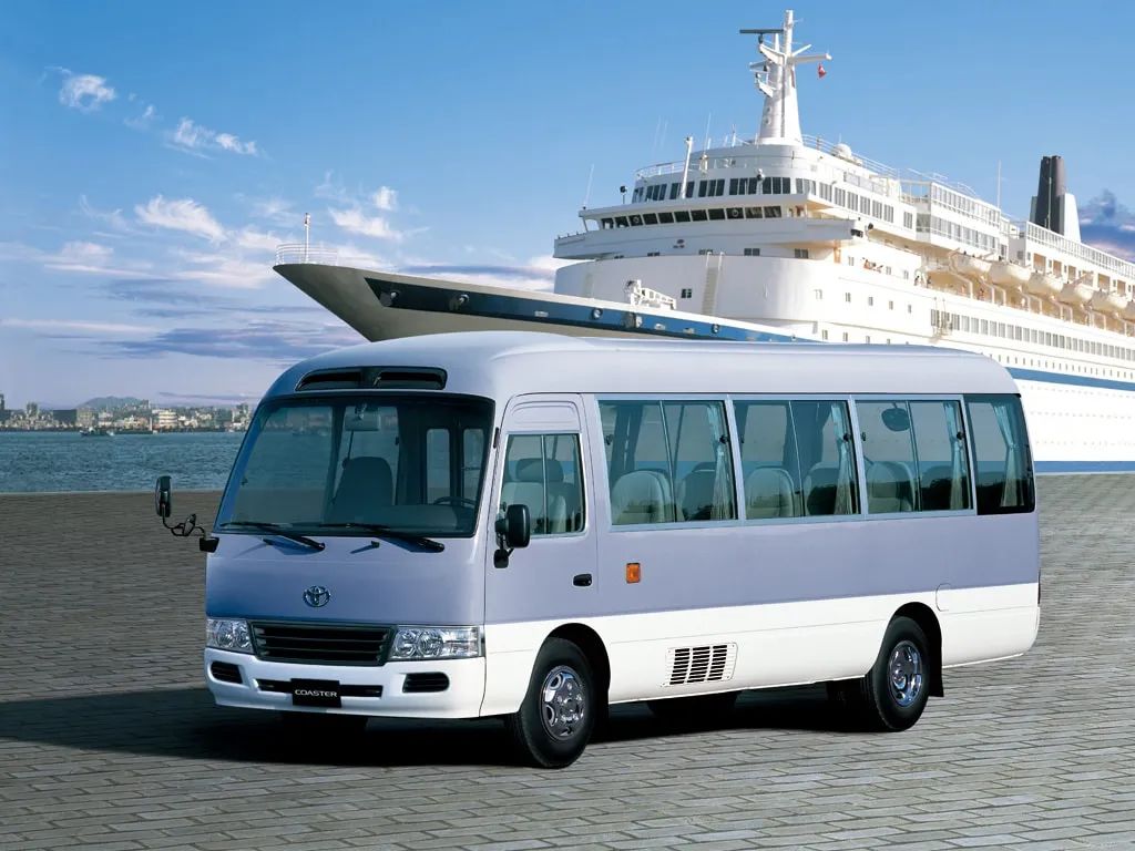 丰田最强的面包车考斯特,丰田考斯特23座中巴车驾驶体验