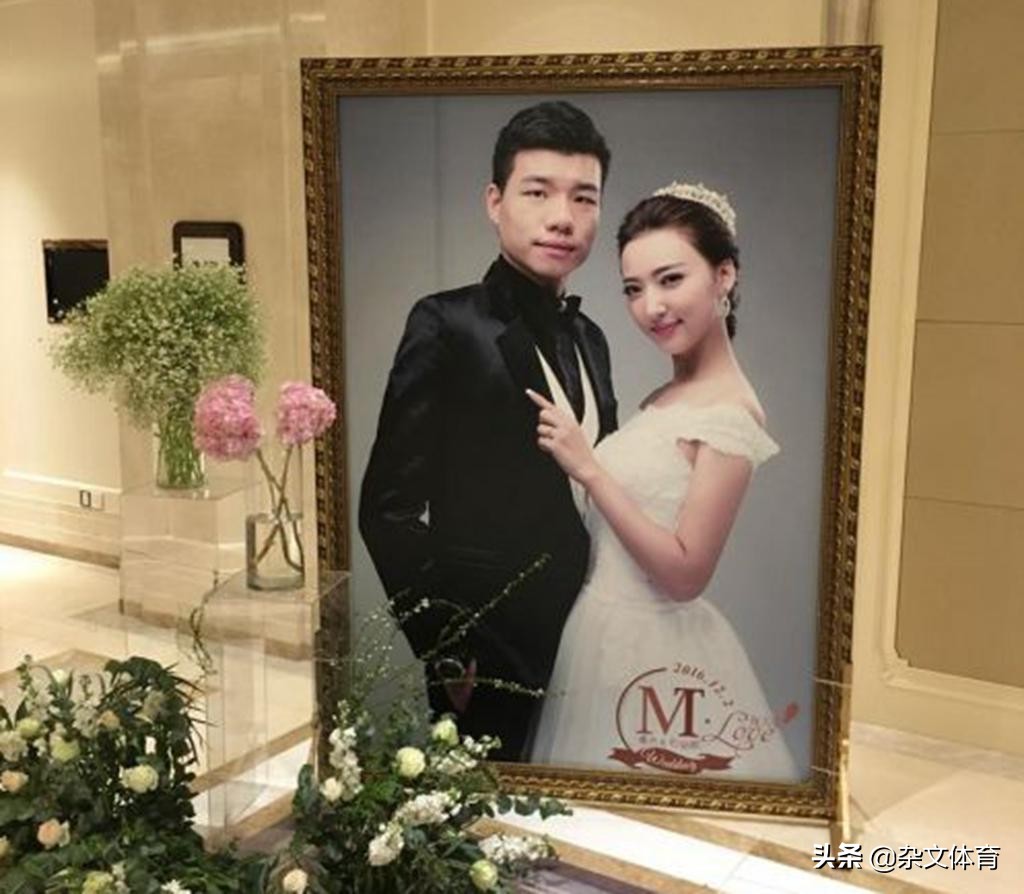 在恒大拿百万年薪却鲜有出场！0转会费加盟球队，迎娶美丽娇妻