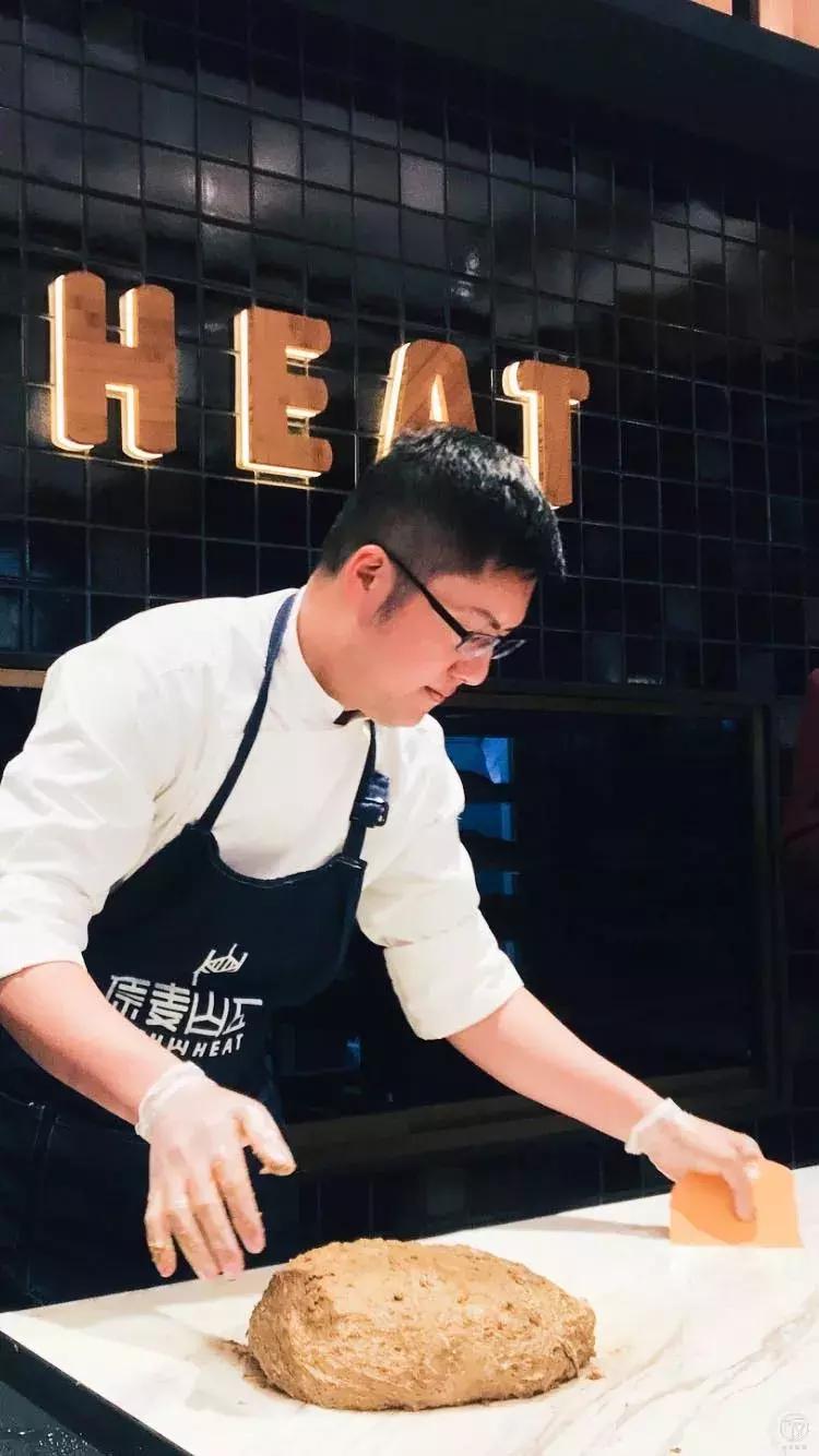 啧啧啧~都是面包，原麦山丘你又搞特殊！