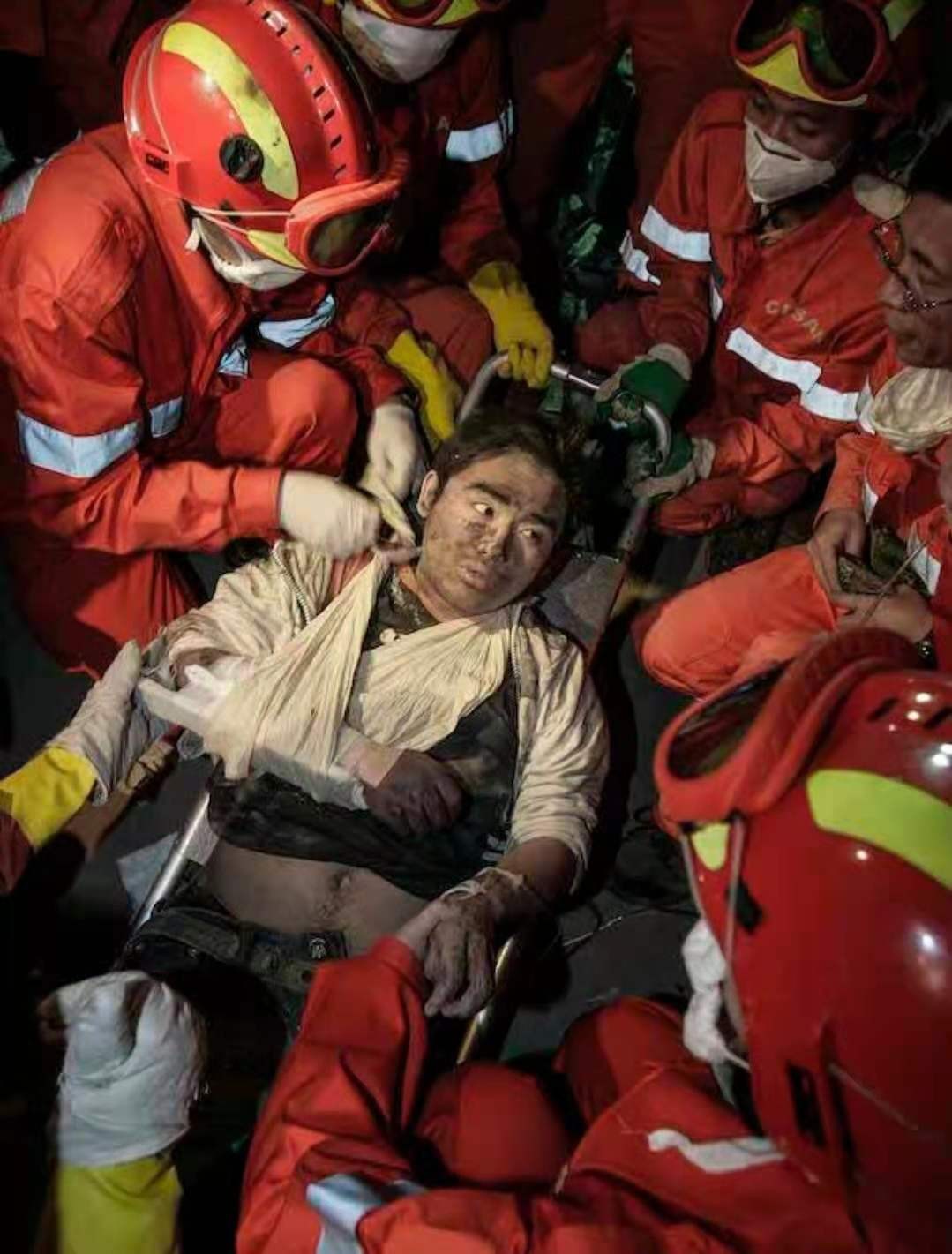 汶川地震中活下来的可乐男孩,汶川地震幸存假肢男孩