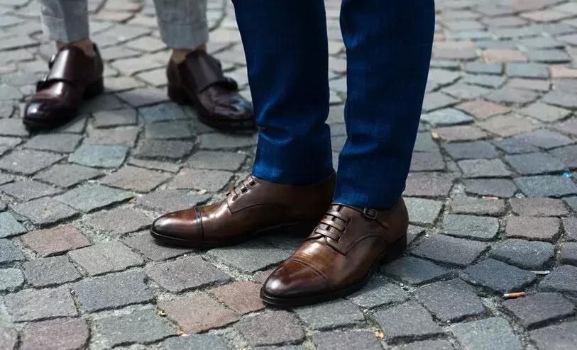 脚大不穿尖头皮鞋,脚大不怕鞋松