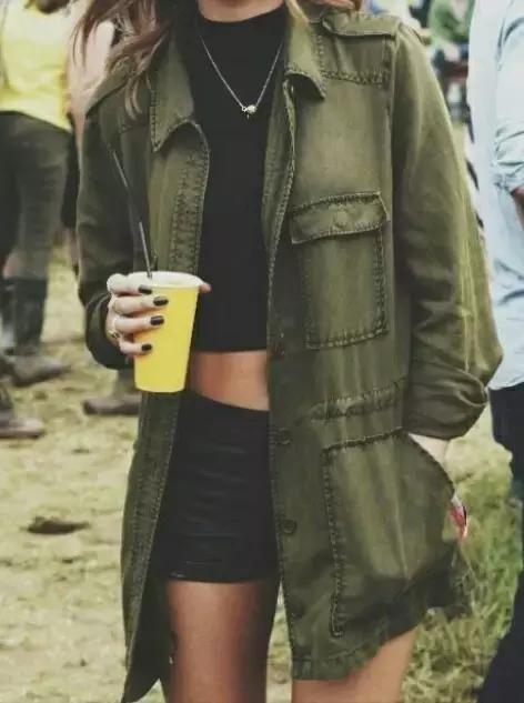 今天余文乐老师要为你们上一堂军装搭配课，答应我要好好学习哟！