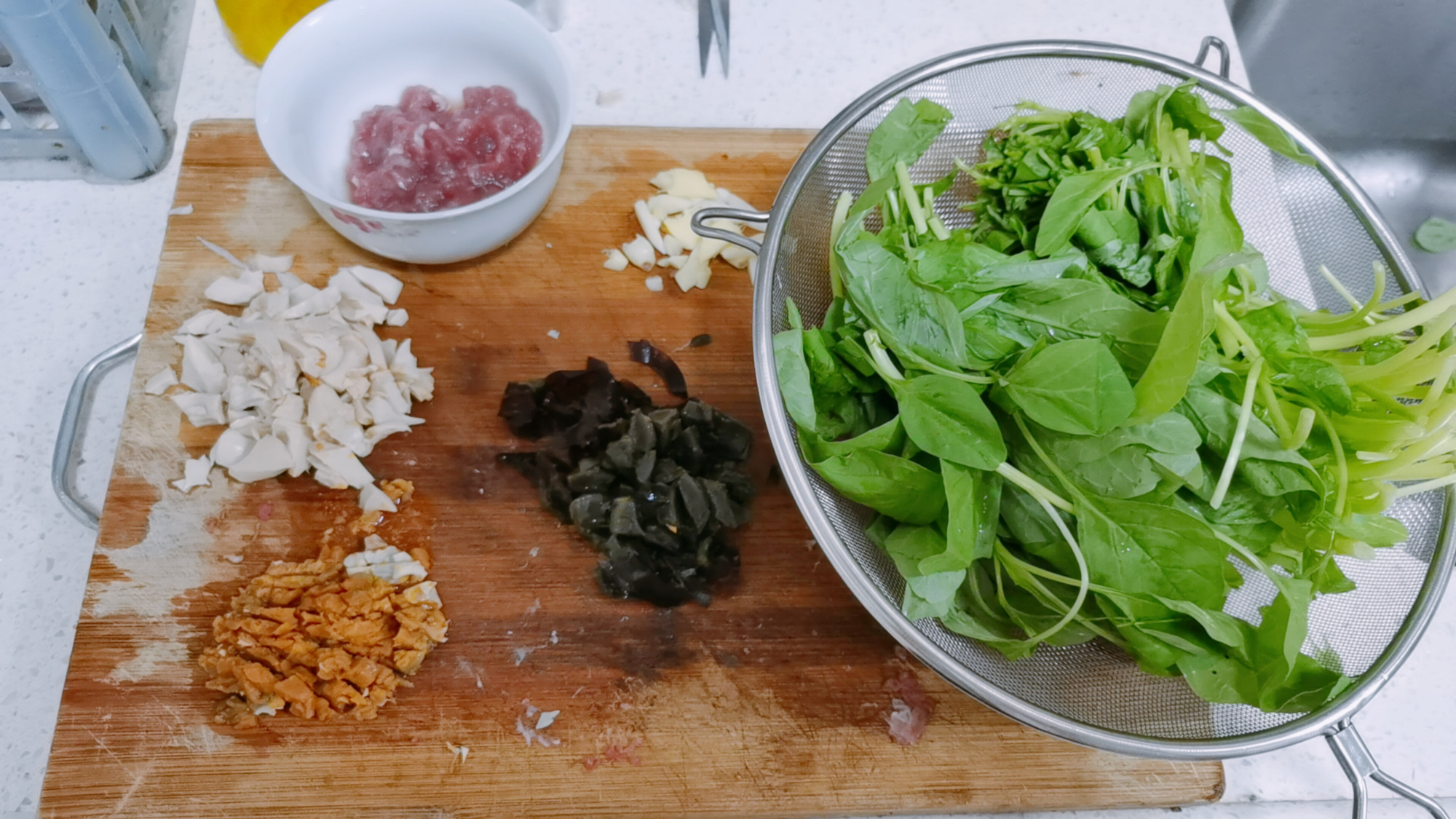 咸鸭蛋发臭需要重新换水吗,咸鸭蛋发臭的特别好吃