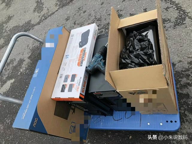 科蜜到店组装电脑,只有一个要求:曼巴OUT,纪念我的超级英雄