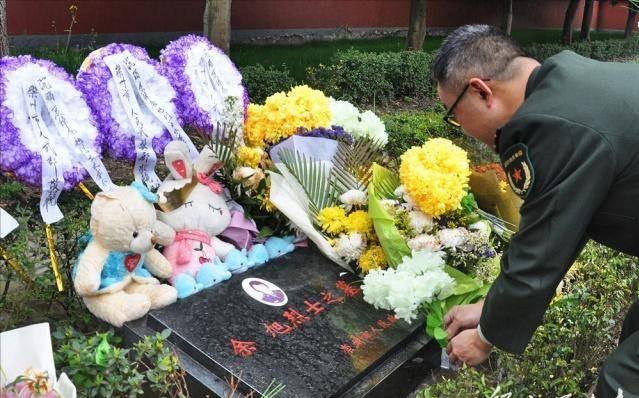 余旭墓碑,空军女英烈余旭视频