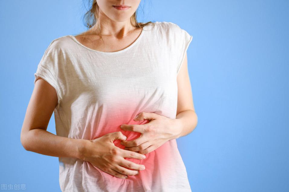 月经前十天脸上起痘痘怎么回事,月经期间身上长红痘痘是怎么回事