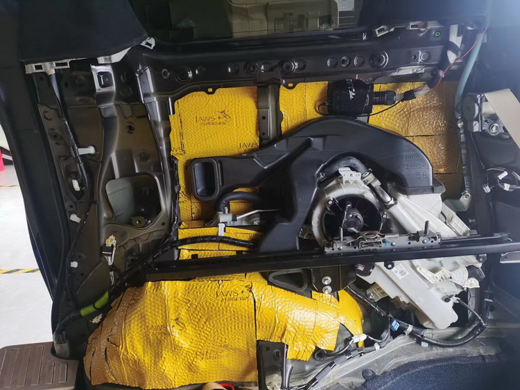 迎接安静郑州环亚丰田威尔法汽车隔音改装大白鲨