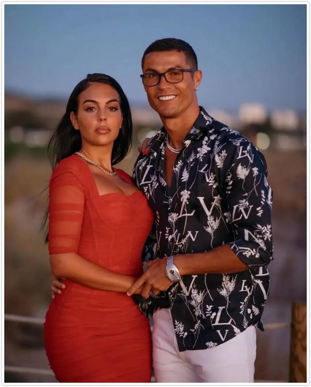 c罗定制的表,c罗日常搭配手表