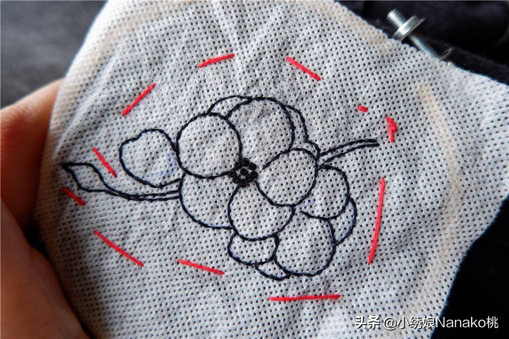 纯色衣物污渍洗不掉,衣服脏了怎么用刺绣遮住简单