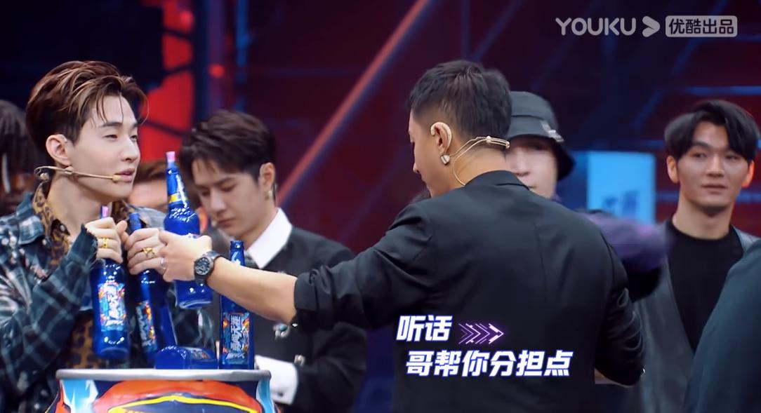 这就是街舞4韩宇刘宪华一起跳舞,这就是街舞4刘宪华发现钢琴弹错