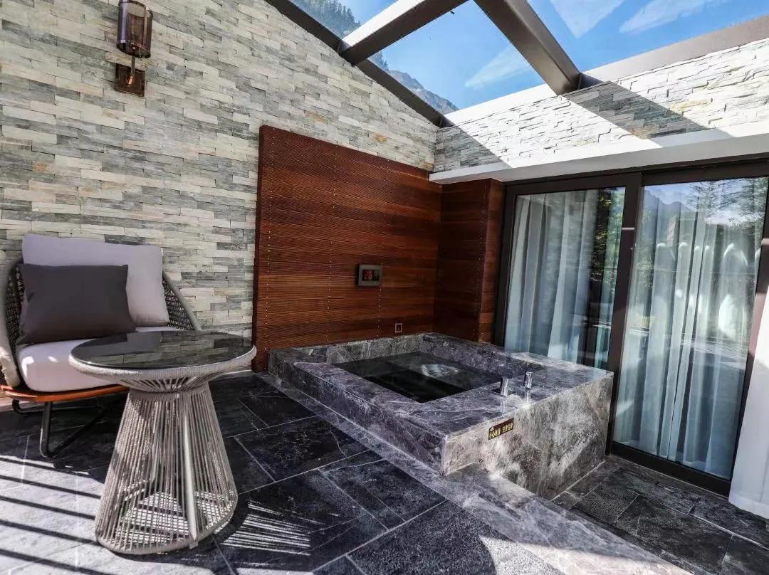 川西泡温泉看雪景,川西12月份最佳雪景泡温泉的地方