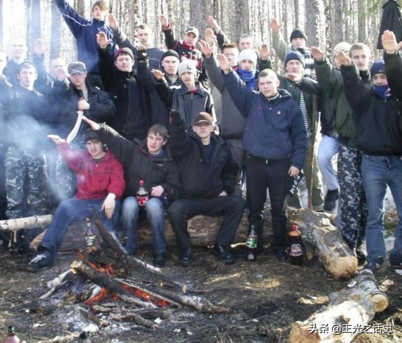 和德国纳粹不共戴天的俄罗斯，为什么有“光头纳粹”?