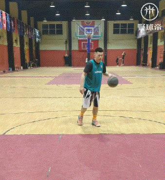 炸球撤步投篮,野球帝董康潮撤步拜佛