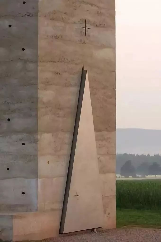 孤独的建筑物,孤独的建筑金湾