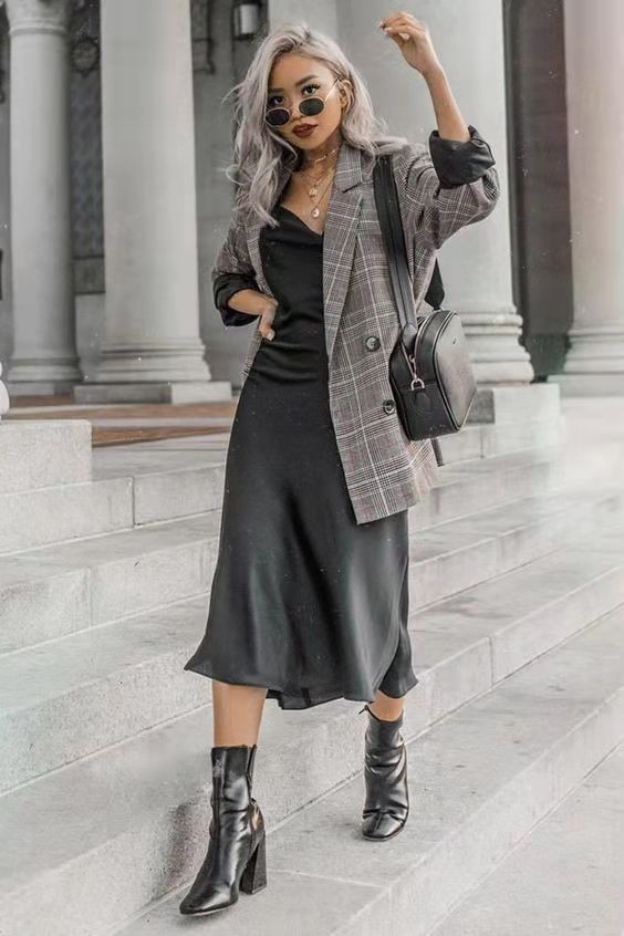高级的缎面裙搭配西装外套超美,知性女人穿西服