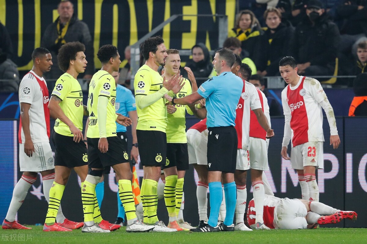 这也红牌？两大欧冠昏哨制造两张争议红牌，英格兰盲侠改变比赛