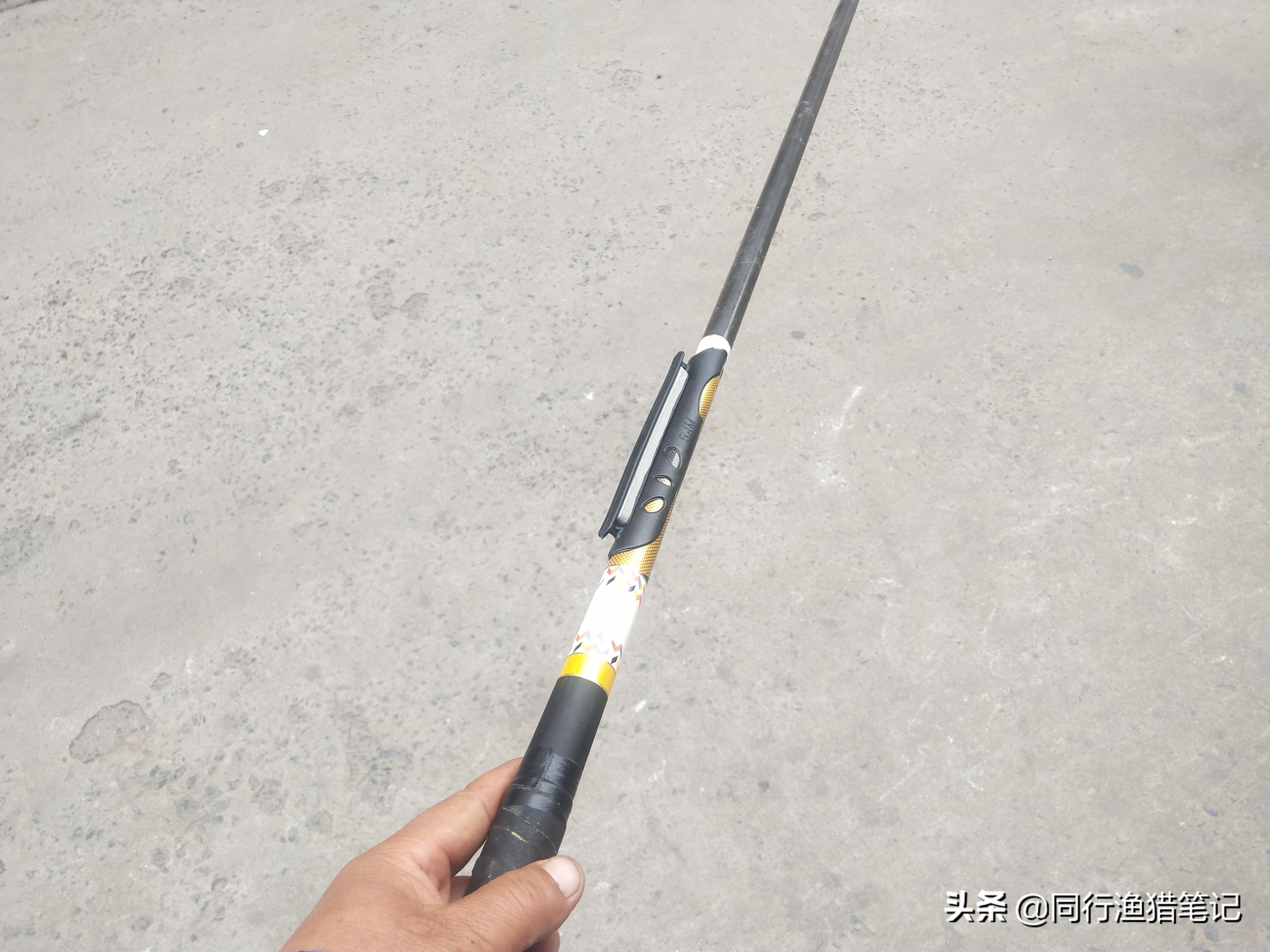 这位钓鱼小伙的遭遇让我醍醐灌顶，这不就是十年前的我吗？