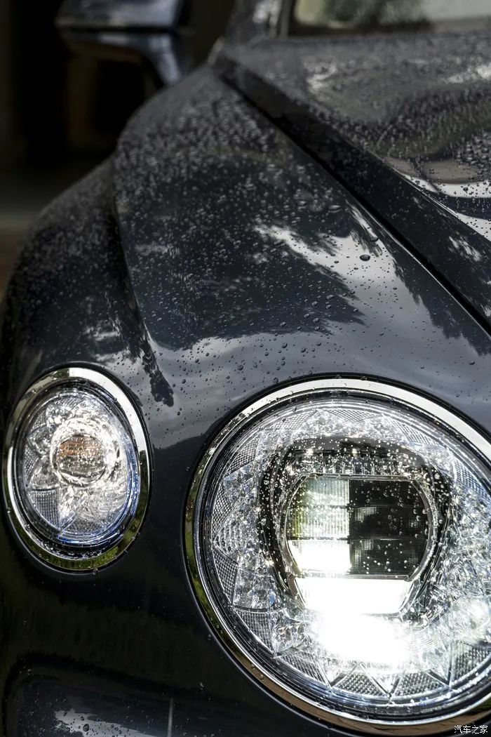 宾利飞驰对比迈巴赫s480气场,宾利飞驰街拍气场霸气视频