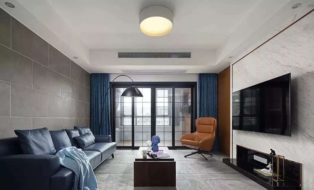 客厅装什么吸顶灯质量好显档次,客厅装吸顶灯好吗