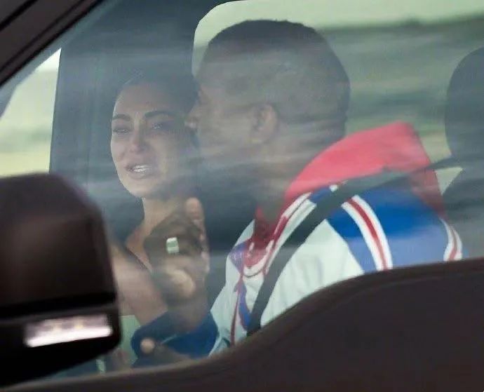 爱情虽然不值钱但是用钱买不来,爱情可以没有但是钱不行