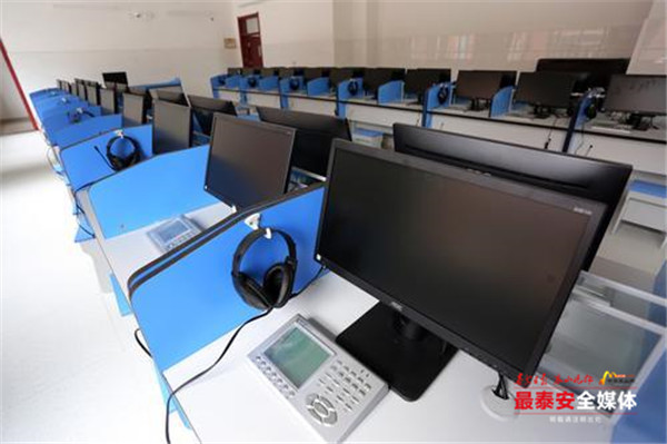 学校独特的文化氛围和人文气息,学校教育环境和氛围