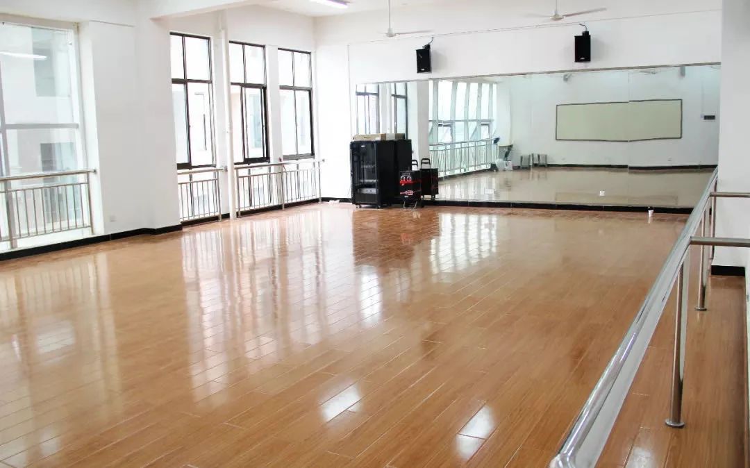 重点发展普文普理,做精做强美术特色。黄州中学高中部欢迎你!