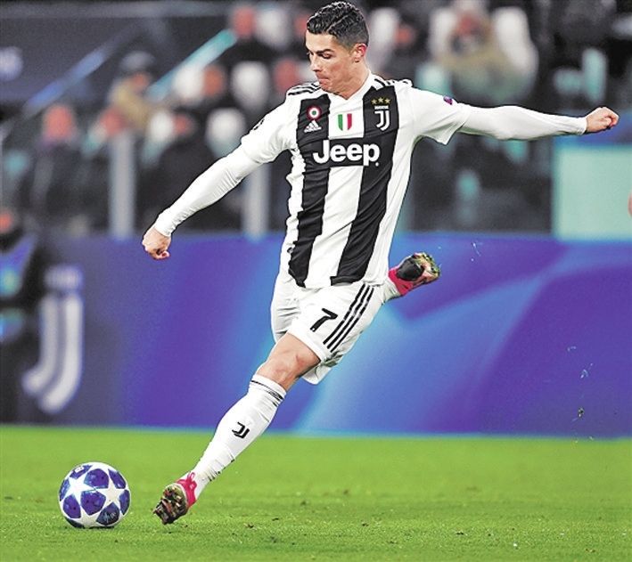 梅西伪9号和右边锋,梅西c罗谁更强终于说出了