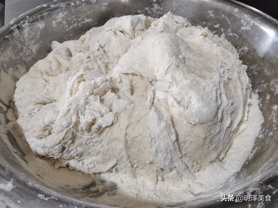 水碱馒头或开花馒头做法,怎样蒸开花大碱馒头