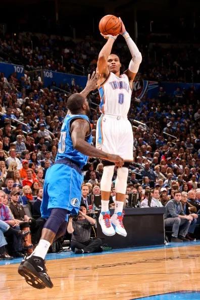 威少背打福克斯湖人季前赛,篮网湖人季前赛哈登威少