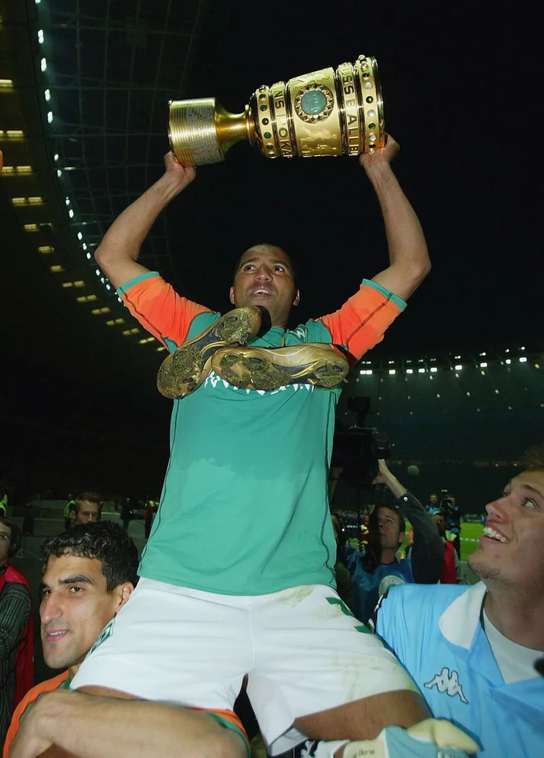 他被誉为“球形闪电”，曾夺欧洲银靴奖，可惜只是昙花一现