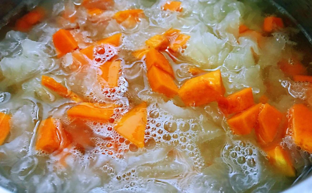 银耳莲子百合红枣枸杞汤的做法,百合莲子银耳雪梨汤的做法大全