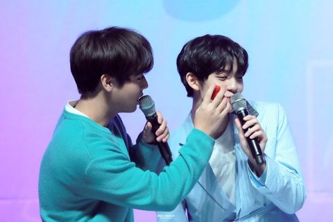 裴珍映朴佑镇黄旼炫朴志训河成云,朴志训裴珍映见面会