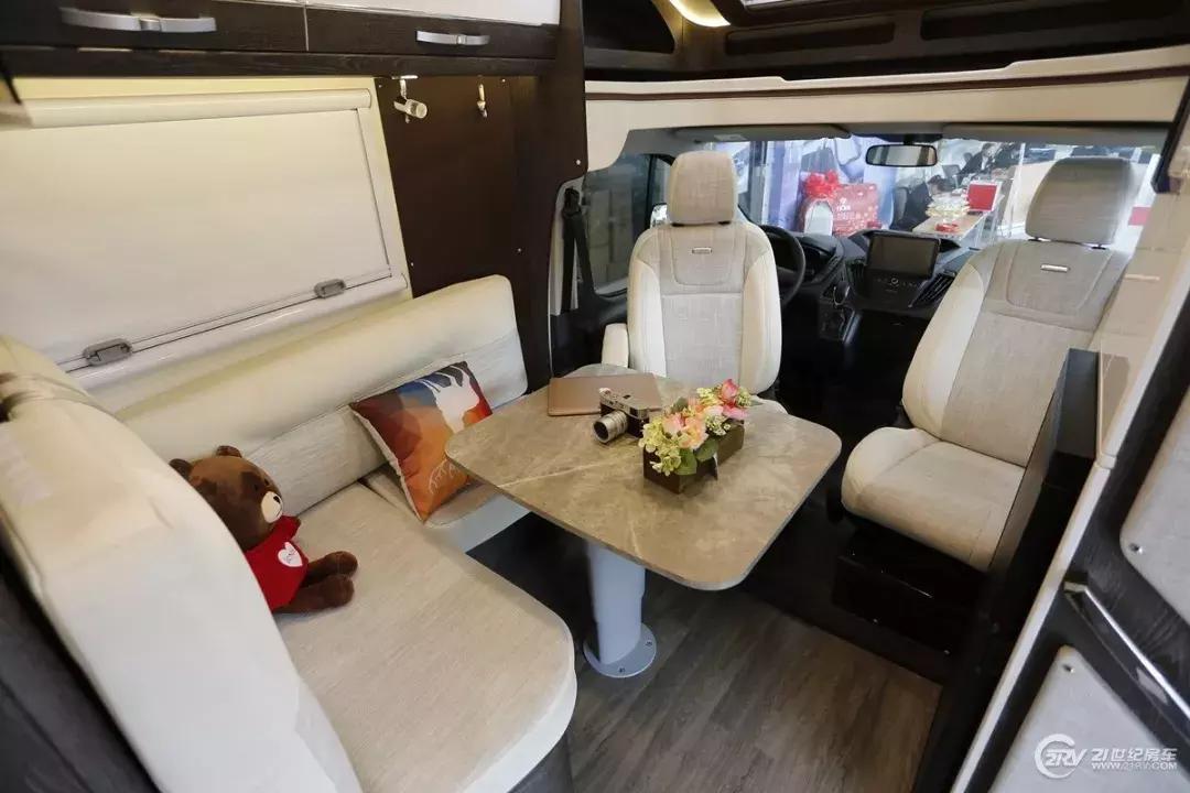 36.98万的轻卡房车,最新款2.5米湖光自动挡房车