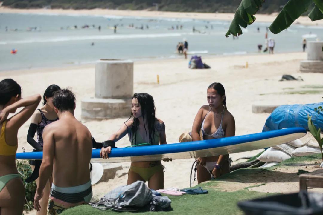 三亚后海村冲浪蹦迪,三亚后海村蹦野迪