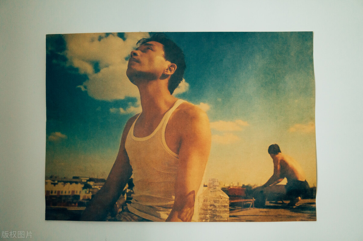 心理学喜欢红色和白色的人,从心理学分析喜欢黑色的人