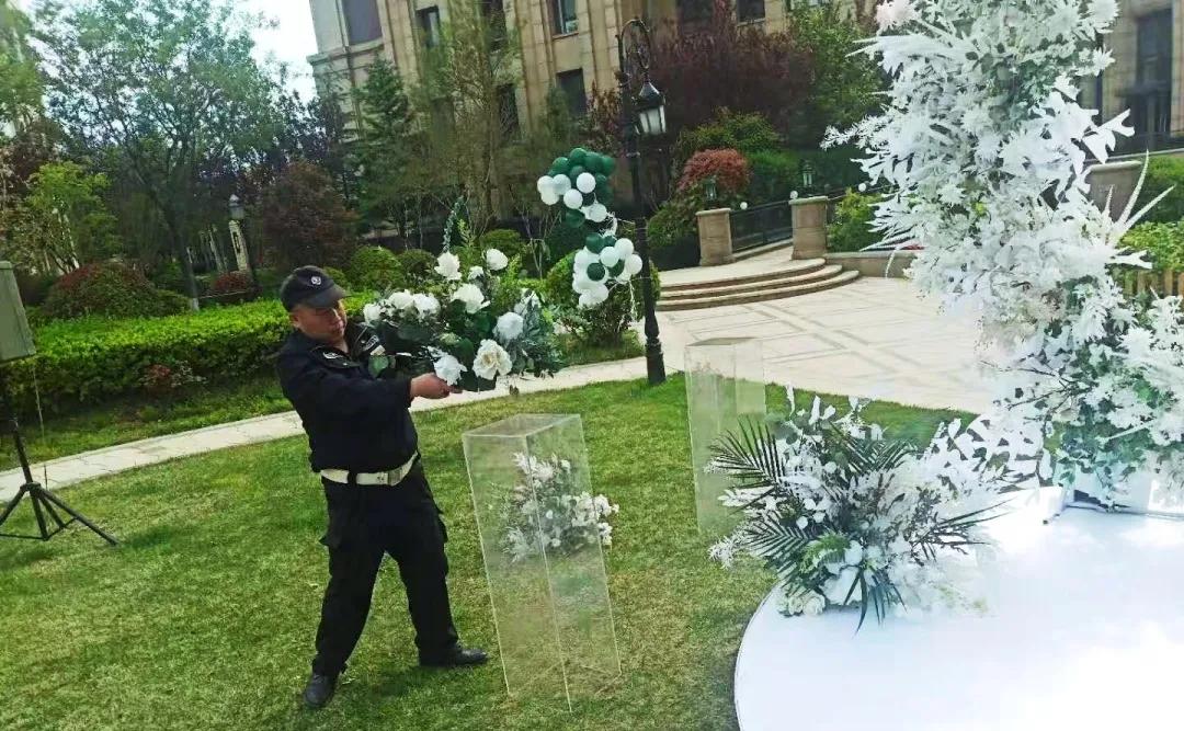 草坪婚礼又增添了一份唯美和浪漫,好温馨浪漫的草坪婚礼