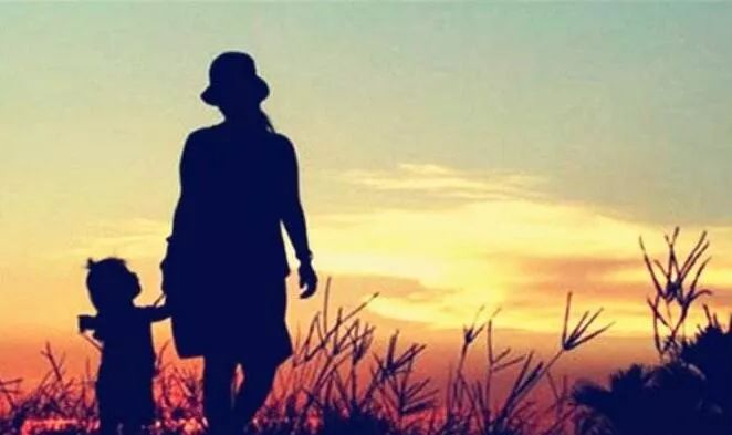 趁男朋友睡着拿他手机清空购物车,趁老婆睡着清空购物车