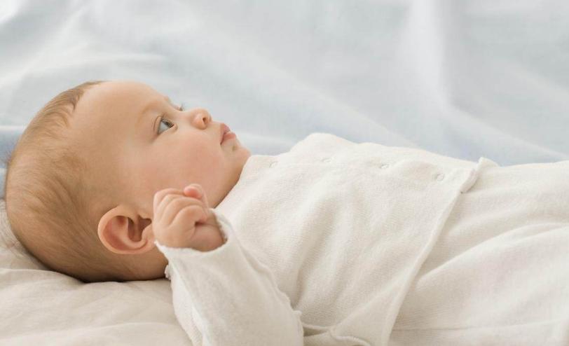 宝宝深秋秋冻防感冒技巧,几个月的宝宝在秋冬怎么预防感冒