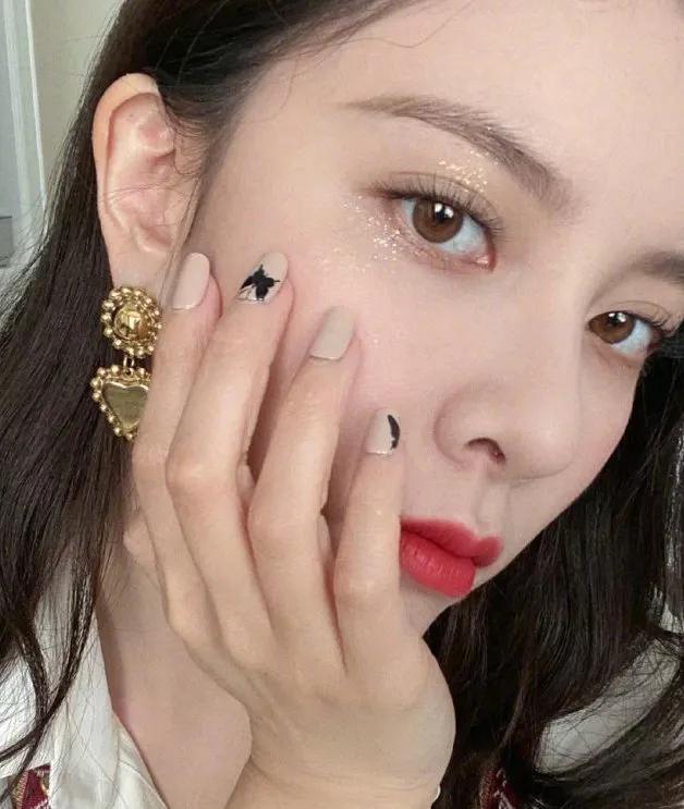 看一下明星的穿衣搭配,一起来看看明星的时尚搭配