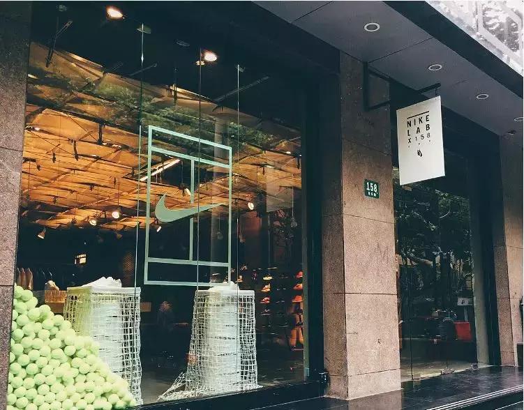 上海哪里可以买新款鞋,在哪里可以买便宜球鞋