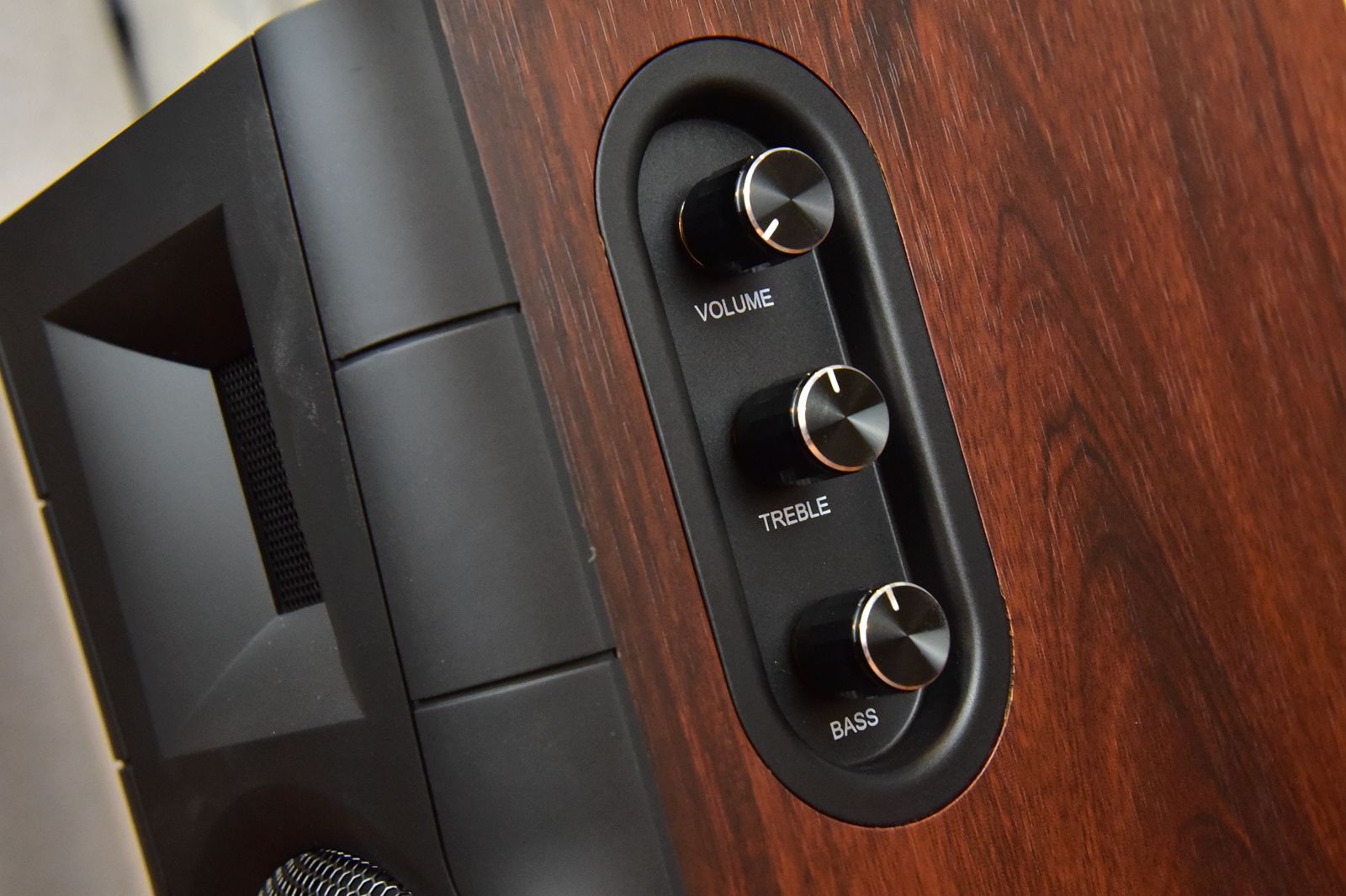 真力惠威监听音箱 (惠威m200mkii与真力8010音箱比较)