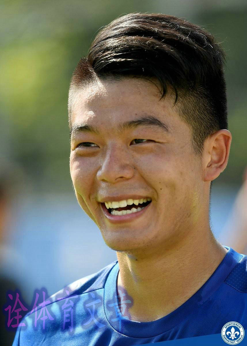 广州恒大历史上第二位不敢让球迷评论的球员被喷：怂包反骨崽！