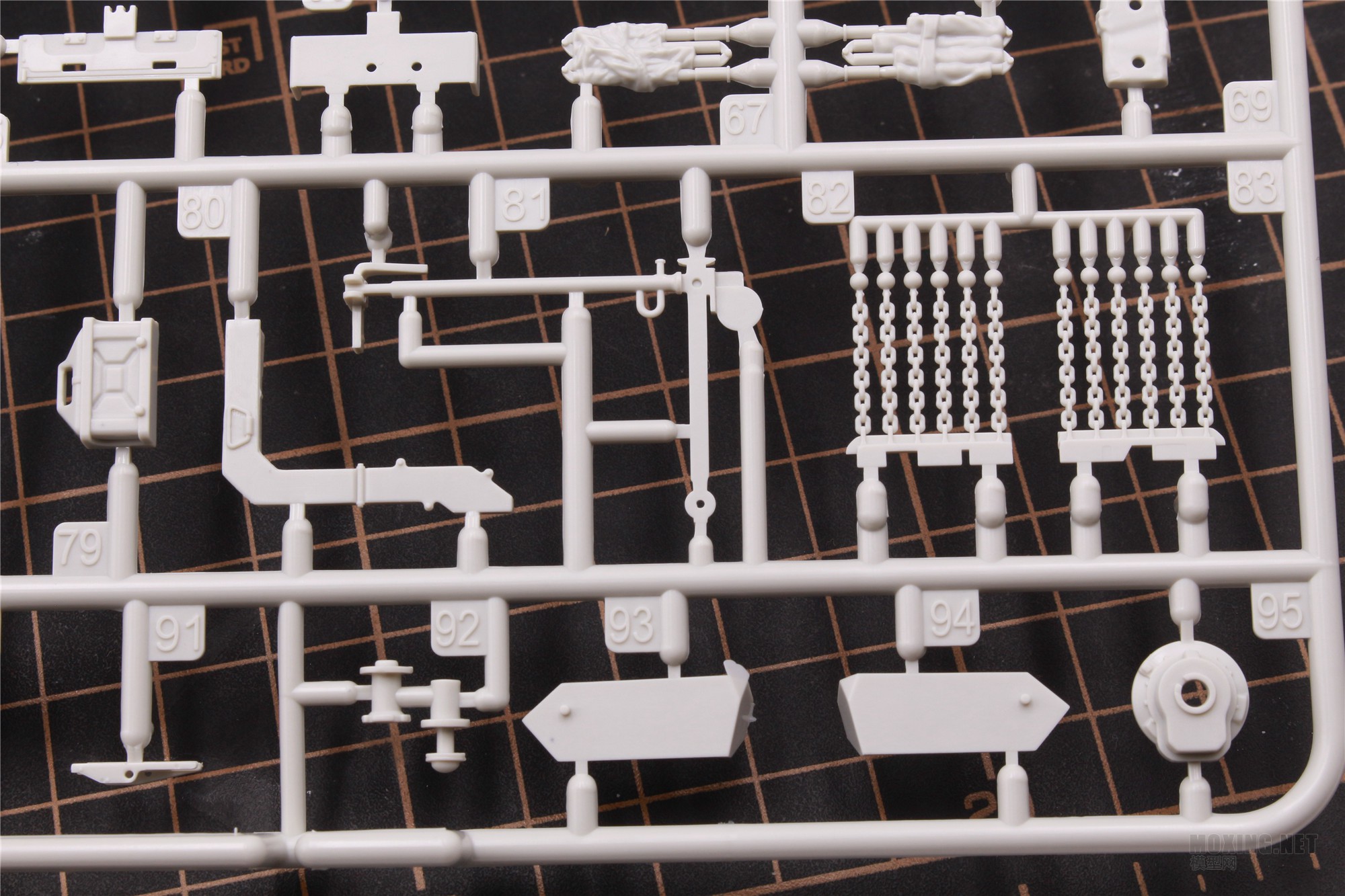 MENG,SS-018-1/35以色列“雌虎”重型装甲运输车-简介与开盒