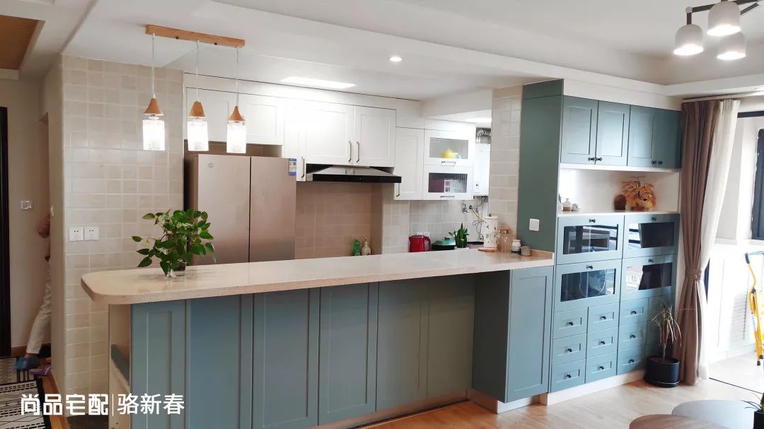 小房间榻榻米带吧台,小户型榻榻米上床下柜一体